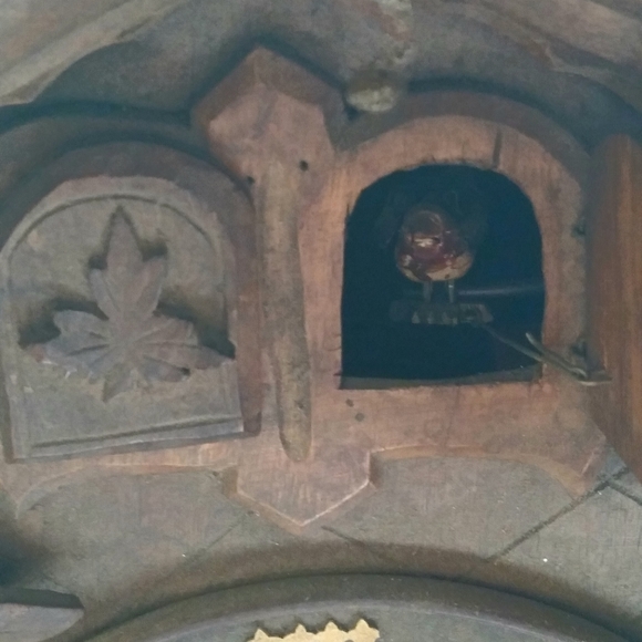 ^!^ SOLD ^!^ Antique Cuckoo Clock (needs love) - Picture 4 of 14